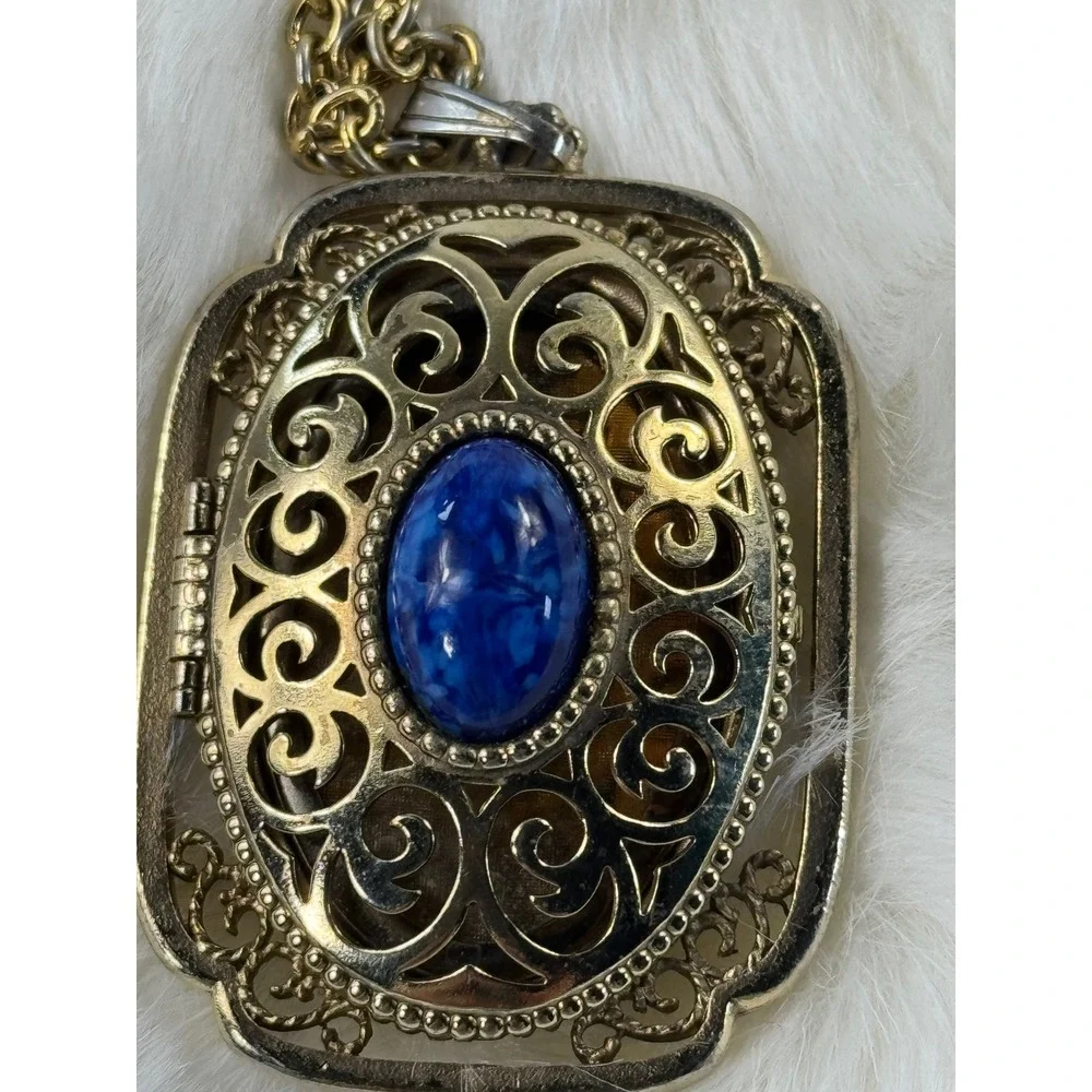 AVON‎ vtg Gold Tone Locket Necklace Blue Stone Filigree Ornate Square Pendant